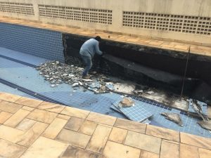 O que devo saber para reformar minha piscina